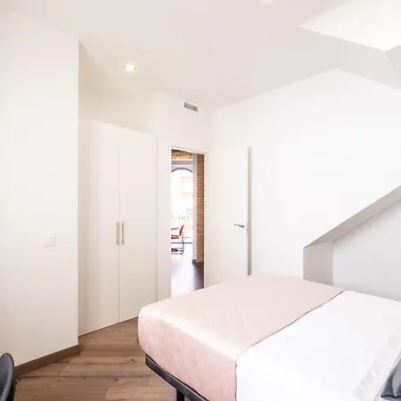 Spacious Penthouse With Massive Terrace *