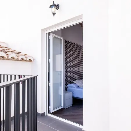 アパート Spacious Penthouse With Massive Terrace