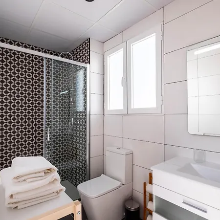 아파트 Spacious Penthouse With Massive Terrace