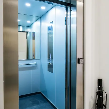 Spacious Penthouse With Massive Terrace アパート