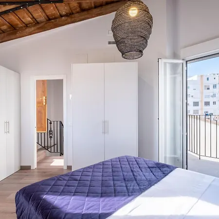 Spacious Penthouse With Massive Terrace アパート *